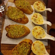 สี่เซียนซีฟู้ด ลานฟู้ดทรักส์ สัมมากรเพลส รามคำแหง 110