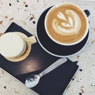 เมนูของร้าน Five Elephant Coffee&Cake