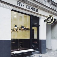 หน้าร้าน Five Elephant Coffee&Cake