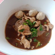 เมนูของร้าน ก๋วยเตี๋ยวเรือต้นยางใหญ่เขาใหญ่