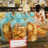 เปลวทิพย์ สันกำแพง