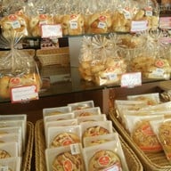 เปลวทิพย์ สันกำแพง