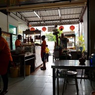 บรรยากาศ หมูแดงแสงทอง (สุทธิสาร) สนามบินน้ำ