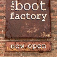 หน้าร้าน The Boot Factory