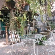 บรรยากาศ Neighborhood Cafe ดั้งเดิม