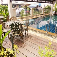 Ploy's  Pearl  Hotel