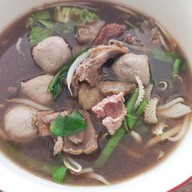 ก๋วยเตี๋ยวเนื้อวัดดงมูลเหล็ก ศรีสะเกษ