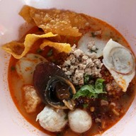 เมนูของร้าน ก๋วยเตี๋ยวเที่ยงตรง