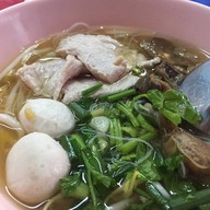 เมนูของร้าน ก๋วยเตี๋ยวลูกชิ้นวีระ ดั้งเดิม