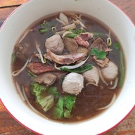 ก๋วยเตี๋ยวเนื้อวัดดงมูลเหล็ก ศรีสะเกษ