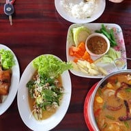 เมนูของร้าน ครัวแม่แดงซีฟู๊ด