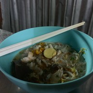 เมนูของร้าน ก๋วยเตี๋ยวไก่ไทยนายโต้งเจ้าเก่า ซอย 2