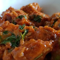 เมนูของร้าน เจ้หวีตามสั่ง เข้ามาใต้โรงเเรมตวันนา วนเข้ามาเเล้วเจอจุดแลกบัตร มองขวามือเลี้ยวเข้ามาในซอย