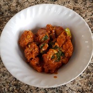 เมนูของร้าน เจ้หวีตามสั่ง เข้ามาใต้โรงเเรมตวันนา วนเข้ามาเเล้วเจอจุดแลกบัตร มองขวามือเลี้ยวเข้ามาในซอย