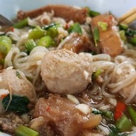 เมนูของร้าน ก๋วยเตี๋ยวเนื้อวัว ศาลาแดง