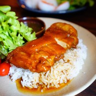 ข้าวไก่อบซอสเสาวรส