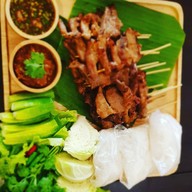 ตัวแม่หมูปลาร้า BYตำไก่ปลา