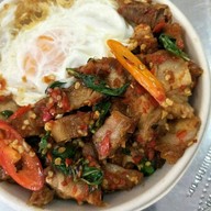 ร้านใบกะเพรา by เจ๊ติ๊ก มีสาขาเดียวจ้า (ตลาดโชคพิชัย)