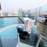 บรรยากาศ H 2 O - POOL & BAR - The Continent Hotel Bangkok
