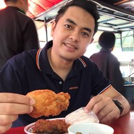 บรรยากาศ ร้านป้านาไก่ทอด