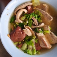 เมนูของร้าน เจ๊ตุ๋ย ต้มเลือดหมู ซอยพหลโยธิน1