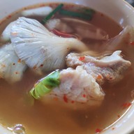 เมนูของร้าน ส้มตำป้าเอียดเกาะยอ