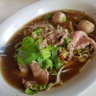 เมนูของร้าน ก๋วยเตี๋ยวเฮียตี๋น้อย เนินมะกอก