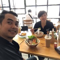 บรรยากาศ ก๋วยเตี๋ยวต้มยำกุ้งหนักเครื่อง
