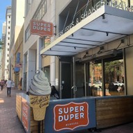 หน้าร้าน Super Duper Burgers Market Street