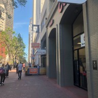 หน้าร้าน Super Duper Burgers Market Street