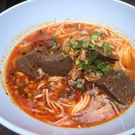 อาหารเหนือ ข้าวซอยเที่ยงตรง รัชดา17