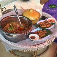 อาหารเหนือ ข้าวซอยเที่ยงตรง รัชดา17