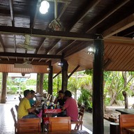 บรรยากาศ ร้านอาหารใต้บ้านเรา