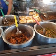 เมนูของร้าน ข้าวแกงเพชรบุรี แม่จัน