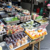 หน้าร้าน อรอนงค์ ขนมไทย ป้าจุ๊ ซ.ละลายทรัพย์