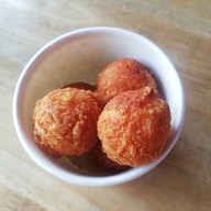 เมนูของร้าน บ้านนมสด (ข้าวหมูทอดต้นซอย)