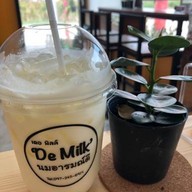 De Cafe สถานีอารมณ์ดี