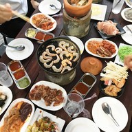 เมนูของร้าน Party กุ้งย่างเนย หมูย่างชีส ชาบูหม้อดิน ลาดพร้าว