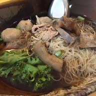 นายก๋ง  ตลาดประตูกรุงเทพ