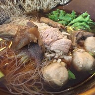 นายก๋ง  ตลาดประตูกรุงเทพ
