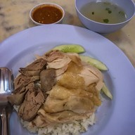 เมนูของร้าน ร้านหลักเมืองข้าวมันไก่ปราจีนบุรี (ศาลพระหลักเมือง ปราจีนบุรี) หลักเมืองข้าวมันไก่ปราจีนบุรี