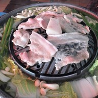 พุงกางหมูกระทะ