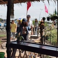ก๋วยเตี๋ยวห้อยขาริมวัง วัดหงษ์ทอง