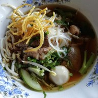 ก๋วยเตี๋ยวเจ๊ลำดวน ริมคลองหนองบัว