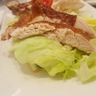 ข้าวสวยไก่ย่าง : แน่น กำลังดี แนมผักเข้ากันดีใช้ได้จ๊ะ