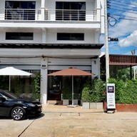 หน้าร้าน รีชาร์จ คาเฟ่ พิษณุโลก
