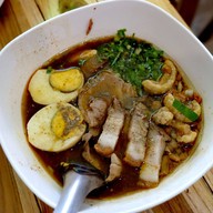 เมนูของร้าน ส่งเสียง ก๋วยจั๊บสูตรโบราณ พิษณุโลก