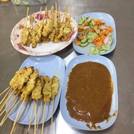 ครัวสามเต๊ะ (หมูสะเต๊ะ)