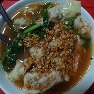 ราชาบะหมี่ เกี๊ยวปูหมูแดงอบน้ำผึ้ง