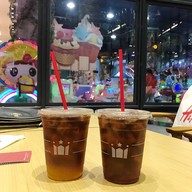 Hollys Coffee the street รัชดา